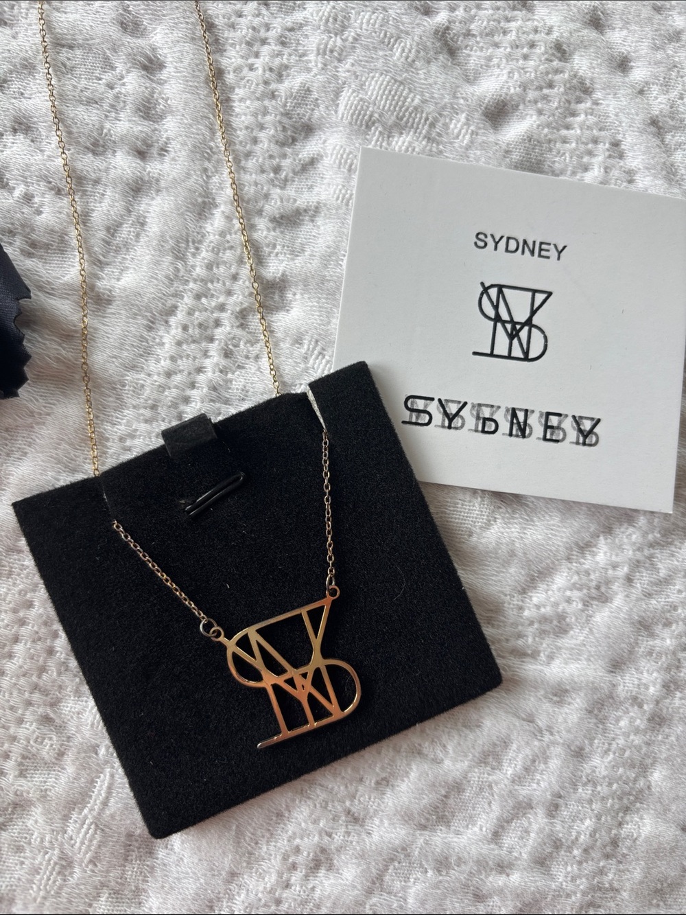 Mint & Lily SYDNEY Minimalist Monogram Name Necklace Gold